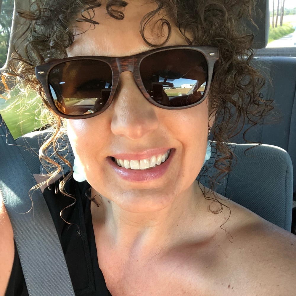 Meet your Posher, Thea